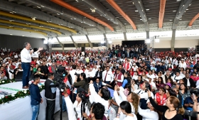 Congreg&oacute; a 20 mil antorchistas quienes refrendaron su apoyo