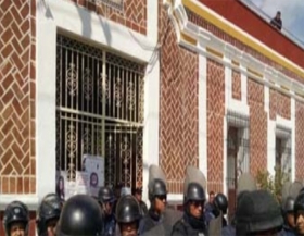 Gener&oacute; la fuga de dos secuestradores