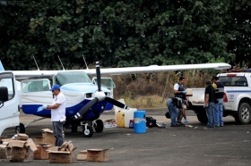 Los sujetos transportaban casi 3 mdp y 54 mil d&oacute;lares