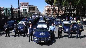 El mandatario tambi&eacute;n entreg&oacute; al ayuntamiento 37 patrullas equipadas