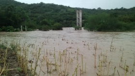 Se desbord&oacute; el r&iacute;o Mixteco  