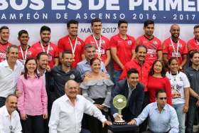 Cuerpo t&eacute;cnico, jugadores y directivos fueron reconocidos por el mandatario poblano 