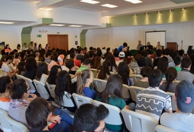 Di&aacute;logos con autores