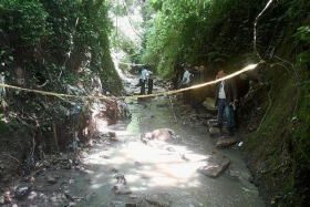 Encuentran dos cad&aacute;veres