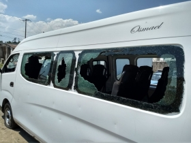 El comando se llev&oacute; la camioneta del transporte p&uacute;blico, propiedad de la s&iacute;ndica municipal