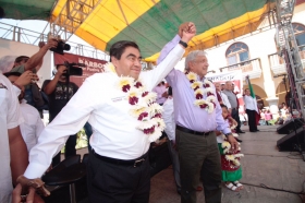 Se reuni&oacute; con miles de simpatizantes en Ajalpan  