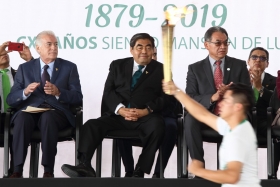 En esta instituci&oacute;n se ha formado el pueblo que educa al pueblo, afirma el gobernador