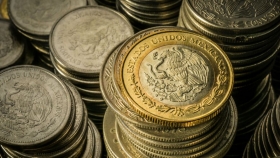 El peso tiene su peor d&iacute;a en 6 meses