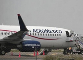 Avi&oacute;n aterriza en Canc&uacute;n