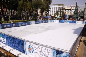 De nueva cuenta habr&aacute; pista de hielo en z&oacute;calo de Puebla