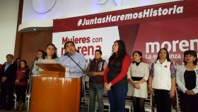 Sostuvo una reuni&oacute;n con cientos de mujeres poblanas 