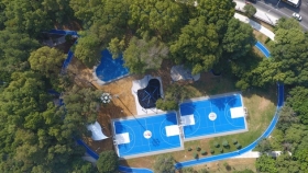 Mil &aacute;rboles, lago artificial, trotapista, ciclov&iacute;a, canchas, cafeter&iacute;a, zona comercial, c&aacute;maras de videovigilancia y luminarias