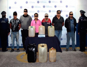 Seis hombres en posesi&oacute;n de alrededor de 150 litros de hidrocarburo