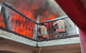 Incendio en f&aacute;brica de colchones de Ecatepec