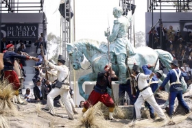 Suspender&aacute;n clases por desfile