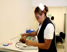 Detectar oportunamente problemas de audici&oacute;n en mujeres y hombres