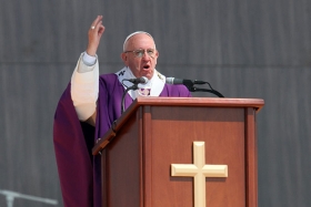 Papa Francisco condena explotaci&oacute;n y muerte de migrantes