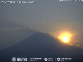 Se exhorta a NO acercarse al volc&aacute;n.