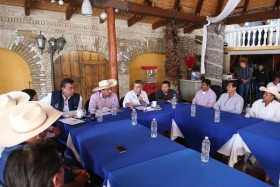 Reconoci&oacute; el importante papel del sector ca&ntilde;ero en la din&aacute;mica econ&oacute;mica de la entidad y la relevancia de reforzar sus m&eacute;todos de producci&oacute;n