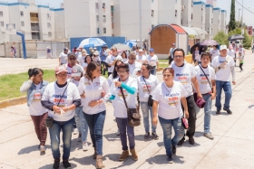 Visit&oacute; a vecinos del infonavit Loma Bella  