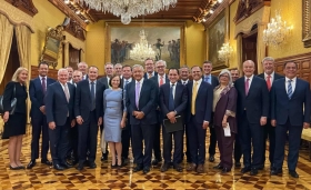 AMLO se re&uacute;ne con directivos de empresas extranjeras