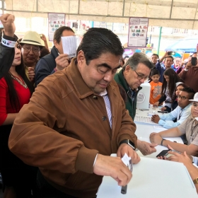 Rechaz&oacute; cabildeos de AMLO sobre el caso Puebla     