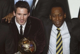 El argentino del Barcelona Lio Messi y Pel&eacute;.