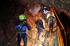Quedan por salvar a&uacute;n a cuatro menores.