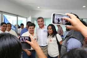 Tony Gali inaugur&oacute; la casa de los poblanos