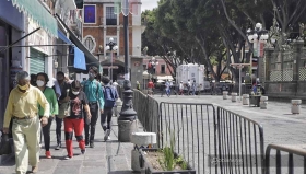 Ordena Barbosa retiro de vallas ante incitaci&oacute;n de Claudia a un enfrentamiento