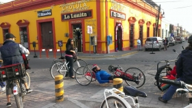 Buscan hacer conciencia mediante la proximidad social con los ciclistas, regres&aacute;ndolos cuando vayan en sentido contrario 