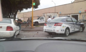 Choca patrulla de la Polic&iacute;a Estatal y provoca carambola