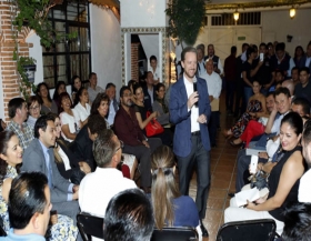 Se re&uacute;ne Luis Banck con vecinos