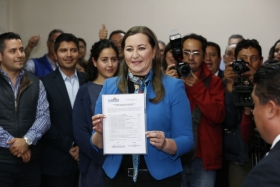 Entreg&oacute; a los miembros de esta Comisi&oacute;n los requisitos establecidos