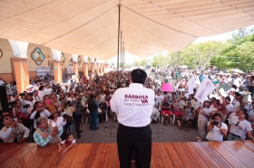 Se comprometi&oacute; a que habr&aacute; crecimiento e infraestructura 