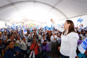Alonso exhort&oacute; a los candidatos presentes a realizar una competencia limpia y leal