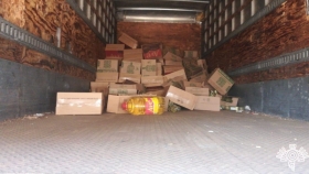 Carga de m&aacute;s de 70 cajas de aceite