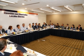 "Muchos de ustedes ganaron por la confianza y el voto de los ciudadanos", resalt&oacute; 