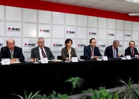 Tambi&eacute;n mult&oacute; a los partidos PAN y PRI.
