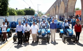 Refrend&oacute; su respaldo al sector agropecuario, con entrega de mototractores de &uacute;ltima generaci&oacute;n
