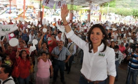 Regresar la tranquilidad a las familias, compromiso de Blanca Alcal&aacute; en Xicotepec