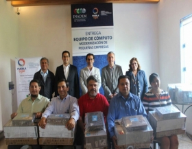 Entregan equipos de c&oacute;mputo