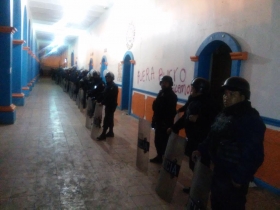 Polic&iacute;a estatal resguarda alcald&iacute;a tras disturbios
