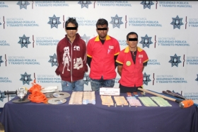 Los elementos aseguraron tambi&eacute;n un veh&iacute;culo Taxi tipo Tsuru en el lugar