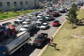 Denuncian abusos de autoridades al momento de recuperar sus veh&iacute;culos  