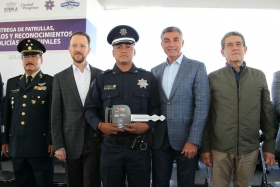 Asimismo otorgaron 31 est&iacute;mulos econ&oacute;micos al mismo n&uacute;mero de polic&iacute;as que destacaron en junio por su entrega