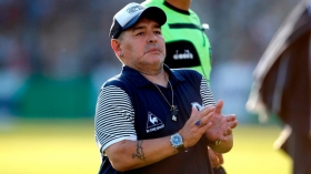 Diego Maradona es operado con &eacute;xito de hematoma en la cabeza