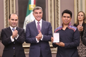 La ceremonia se realiz&oacute; en el Sal&oacute;n de Plenos del Congreso Local    