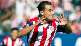 Omar Bravo saldr&iacute;a de Chivas