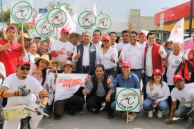El candidato camin&oacute; las principales calles de Cuautlancingo y San Pedro Cholula